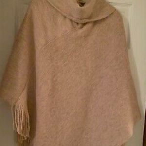 Chicos woman’s knit poncho shaw